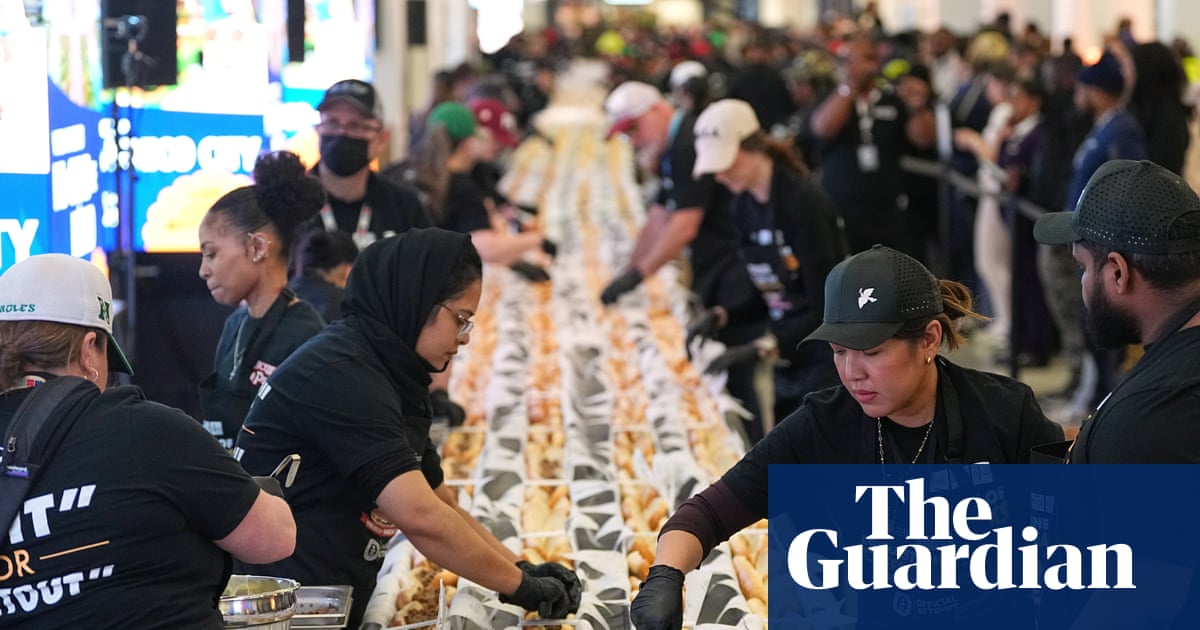Philadelphia airport sets world record for longest line of cheesesteaks