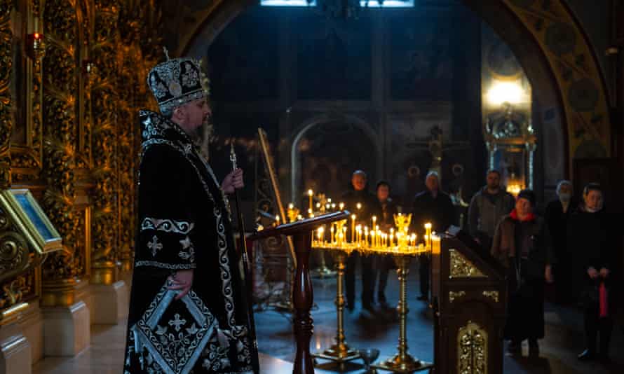 Russia-Ukraine war latest: Zelenskiy warns Moscow wants to ‘capture other countries’ as Russia pushes to seize southern Ukraine– live | Ukraine 3 The leader of the Ukrainian Orthodox Church marks Good Friday with a passion liturgy about the death of Christ Jesus in St. Michael’s Golden-Domed Monastery in Kyiv.