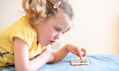 Three year old girl using an iPhone, UK<br>P9JCRG Three year old girl using an iPhone, UK