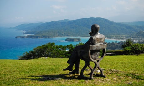 Sculpture of Noel Coward at Firefly, the Jamaican home of Noel Coward, overlooking Port Maria Bay, St Mary, Jamaica. Image shot 2010. Exact date unknown.<br>C36046 Sculpture of Noel Coward at Firefly, the Jamaican home of Noel Coward, overlooking Port Maria Bay, St Mary, Jamaica. Image shot 2010. Exact date unknown.
