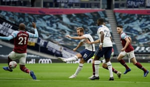 Kane scores Tottenham’s second.