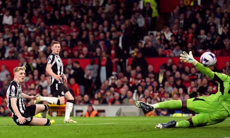 Newcastle United’s Anthony Gordon scores his side’s equaliser at Manchester United.