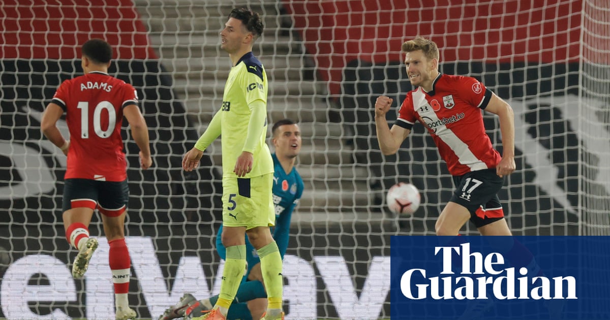 Che Adams helps Southampton beat Newcastle and top Premier League