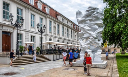 Tony Cragg’s sculpture, Runner, outside the Palais Populaire in Berlin in 2017.