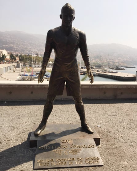 Cristiano Ronaldo immortalized in bronze statue