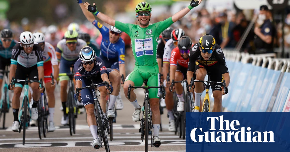 Tour de France: Mark Cavendish closes in on record with 33rd win in stage 10