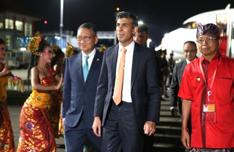 Rishi Sunak arrive à l'aéroport international Ngurah Rai avant le sommet du G20 à Bali, Indonésie.