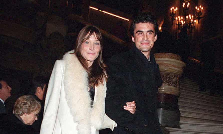 Carla Bruni with Raphael Enthoven at the Garnier opera in 2002.