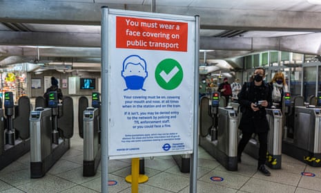 A sign at Westminster underground station warning people to wear face masks.