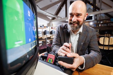 Neil Thomas joue à River Raid sur Atari VCS.