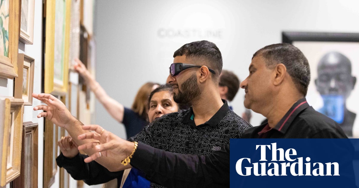 ‘It’s weird’: a day at the museum helping colour-blind guests see pink