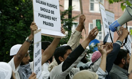 Protesters in London demonstrate against the knighthood awarded to Salman Rushdie in 2007