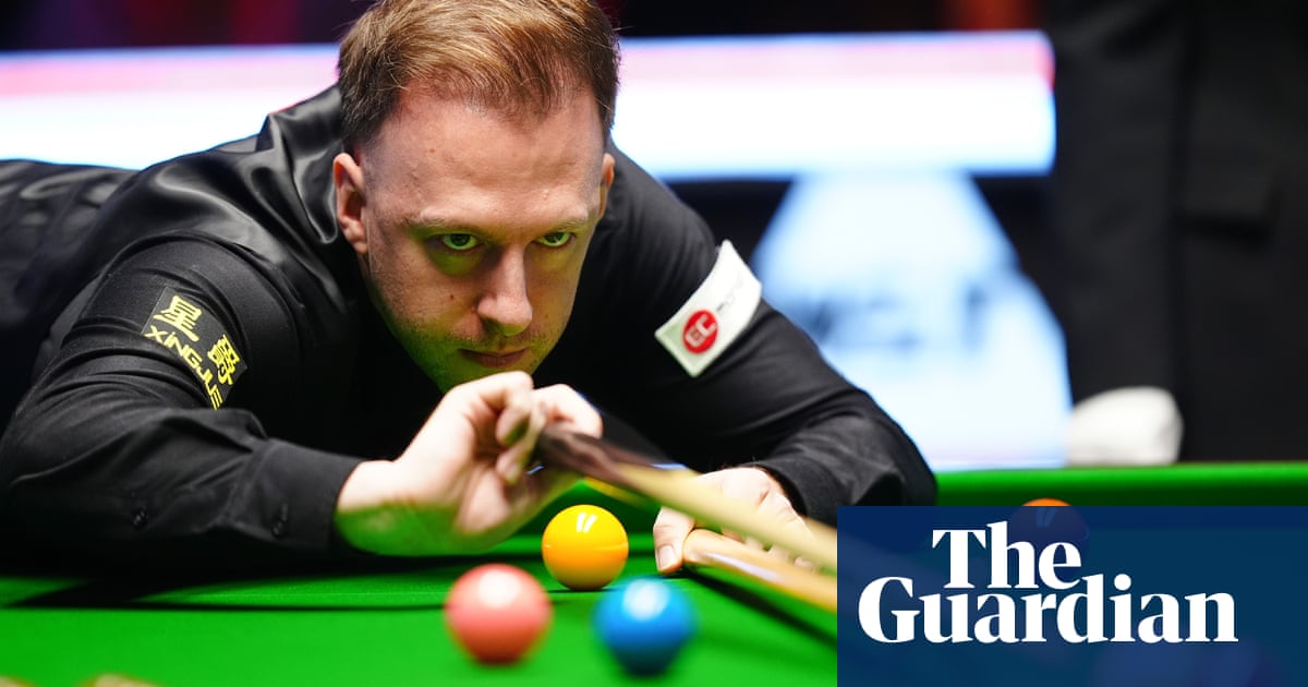 Judd Trump sinks battling Barry Hawkins to pick up UK Championship