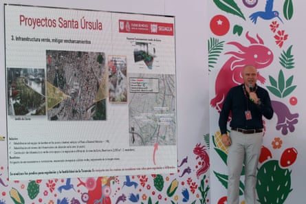 Mexico City’s secretary of integrated water management, José Mario Esparza, speaks during a citizens’ assembly in the Santa Úrsula Coapa neighbourhood.