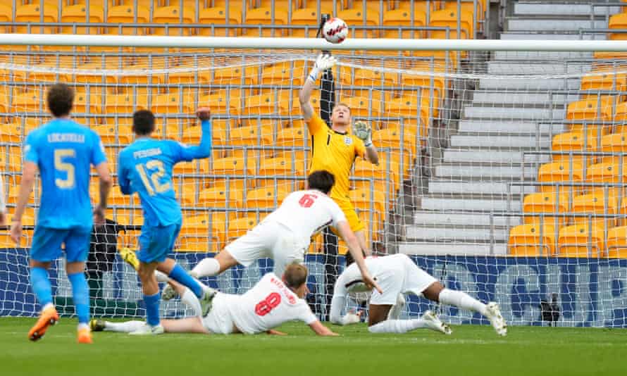 Aaron Ramsdale of England saves from Matteo Pessina