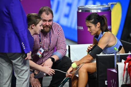 A struggling Emma Raducanu has a medical timeout in the second set