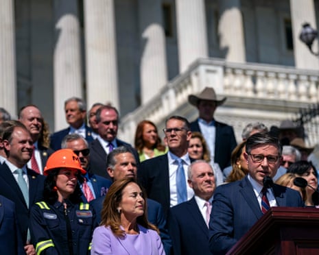 ट्रम्प ने फेड अध्यक्ष जेरोम पॉवेल को उनके कार्यकाल के अंत में पद नहीं छोड़ने पर बर्खास्त करने की धमकी दी – अमेरिकी राजनीति लाइव