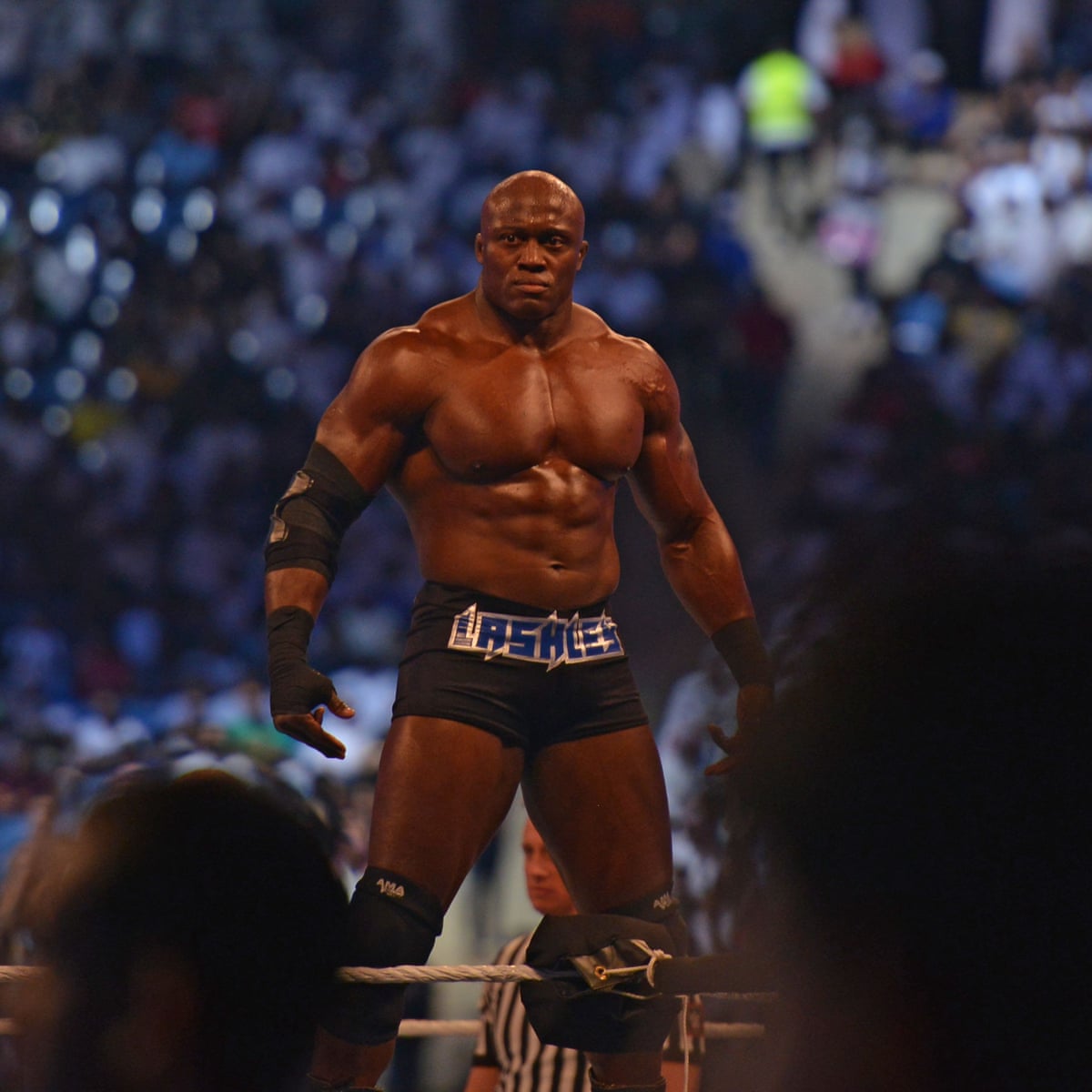 Luta livre vira serviço essencial na Flórida e WWE volta