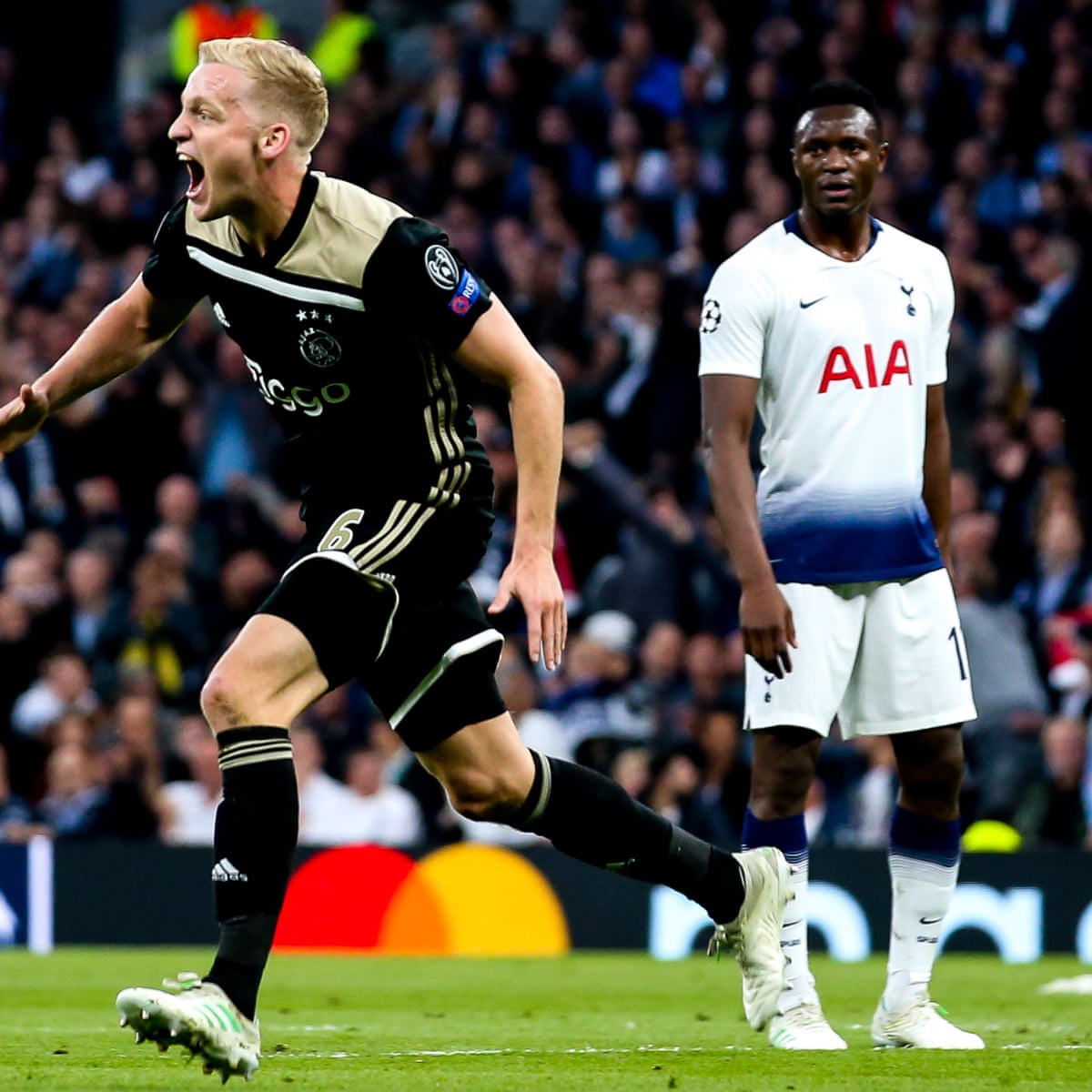 Donny Van De Beek Presses Pause Before Delivering Telling Blow For Ajax Barney Ronay Football The Guardian