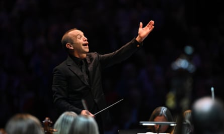 Une belle performance… Mark Wigglesworth dirige le BBC Philharmonic au Royal Albert Hall.