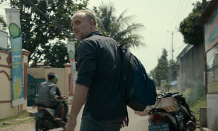 Scott Johnson on the hunt for the con artist Hargobind “Harvey” Tahilramani in Indonesia