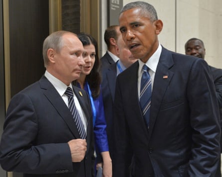 Boyarskaya glimpsed between Putin and Obama