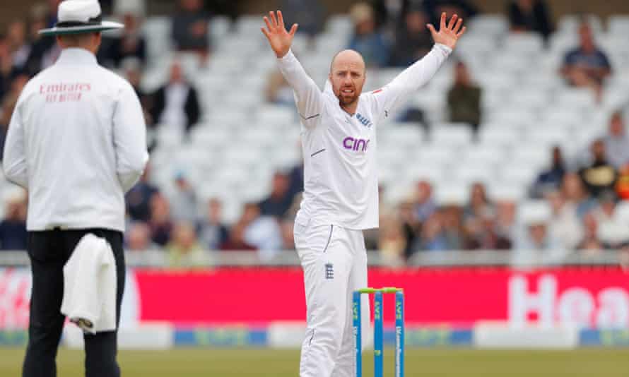 Jack Leach left high and dry by an England spinner’s thankless tasks | England v New Zealand 2022 2 Jack Leach’s appeal to the umpire at Trent Bridge proves unsuccessful.