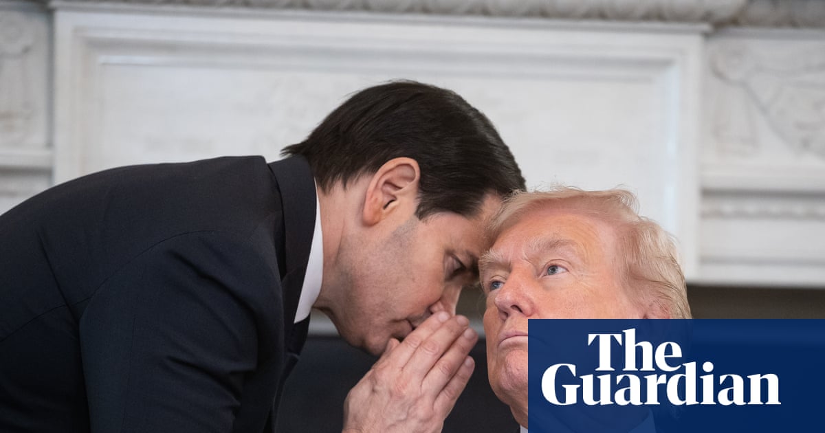 Marco Rubio interrupts Trump with handwritten note on Gaza peace deal