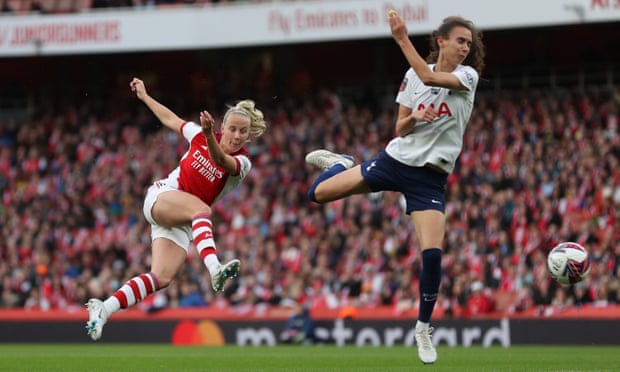 Beth Mead takes a shot during Arsenal’s WSL game against Tottenham at the Emirates Stadium in May.