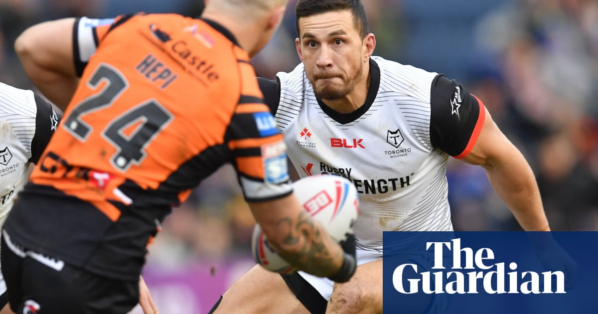 Sonny Bill Williams’s return ends in defeat as Castleford beat Toronto