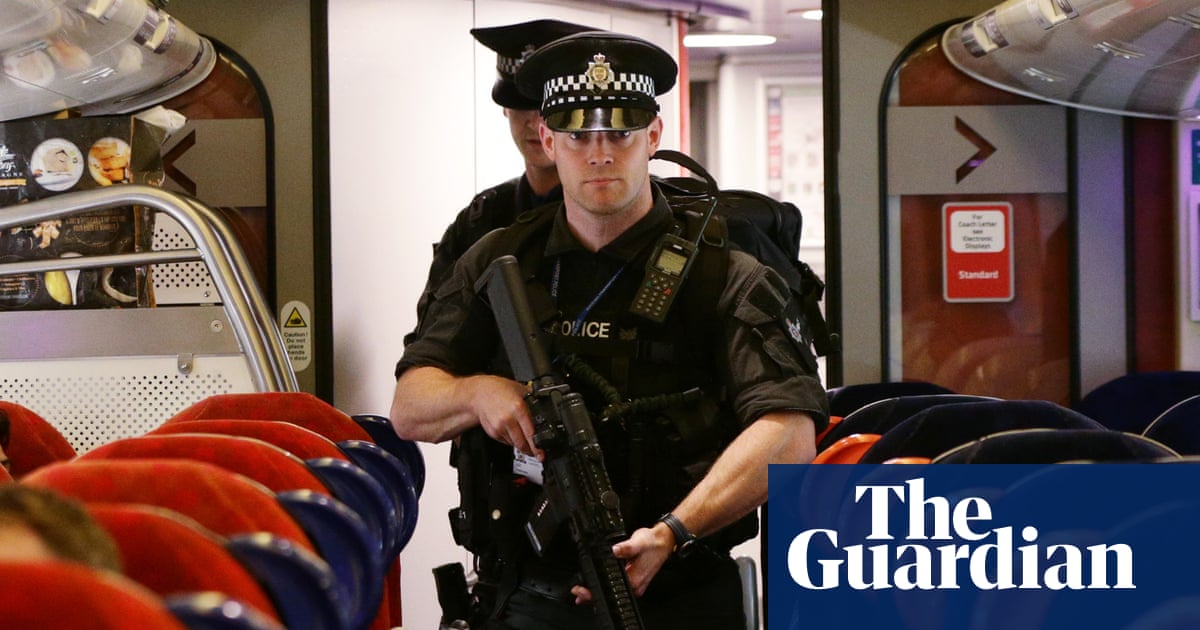 Uk Police Chiefs Discuss Officers Routinely Carrying Guns Uk