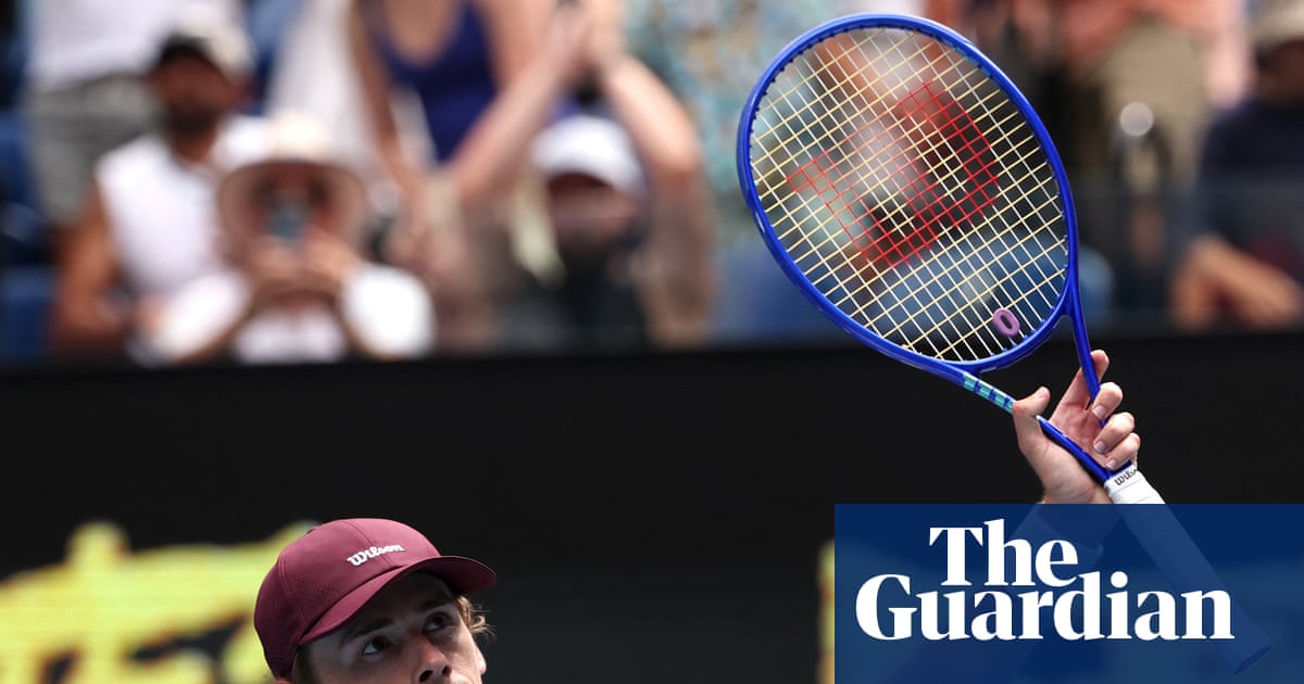 Alex de Minaur eases into Australian Open second round with routine win over lucky loser
