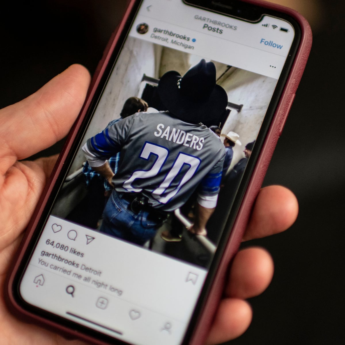 Garth Brooks Fans Mistake Tribute To Nfl Star Barry Sanders