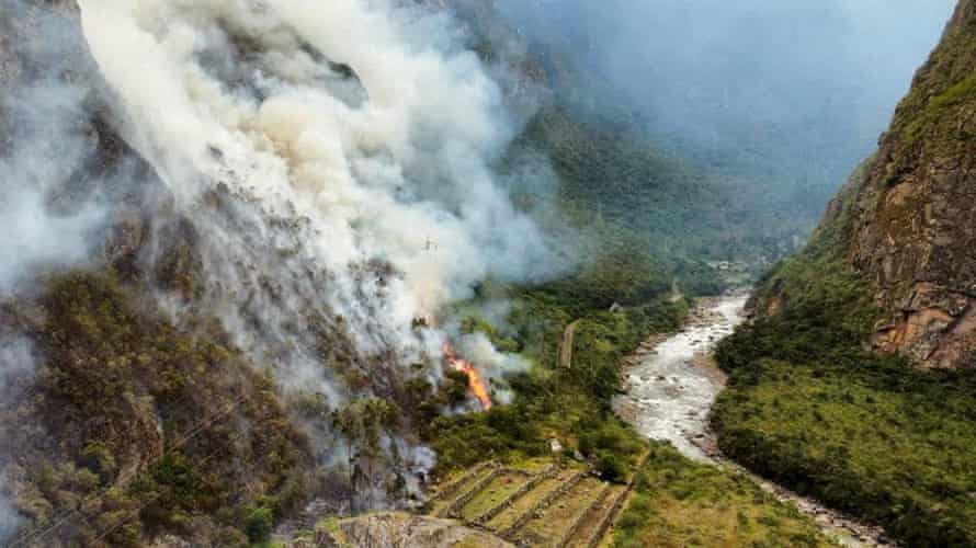 Emergency workers struggle to put out forest fire in Machu Picchu