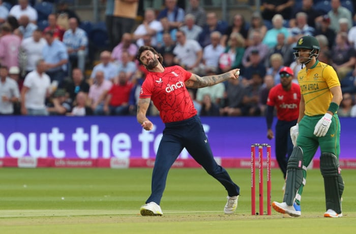 Reece Topley is a bit off with his first over.