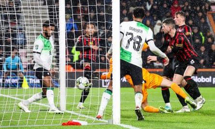 داروين نونيز يتجنب هجوم بورنموث بينما يخرج ليفربول من العاصفة | كأس كاراباو داروين نونيز يتجنب هجوم بورنموث بينما يخرج ليفربول من العاصفة | كأس كاراباو