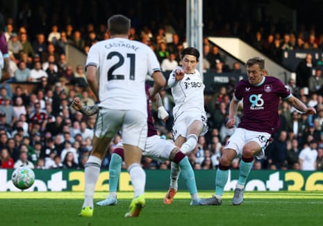 फ़ुलहम के हैरी विल्सन ने अपना दूसरा गोल किया।