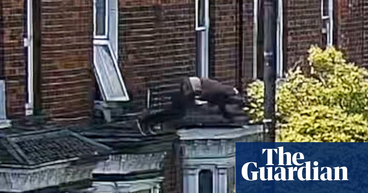 Man jumps out of first-floor window to escape kidnappers in Lincoln