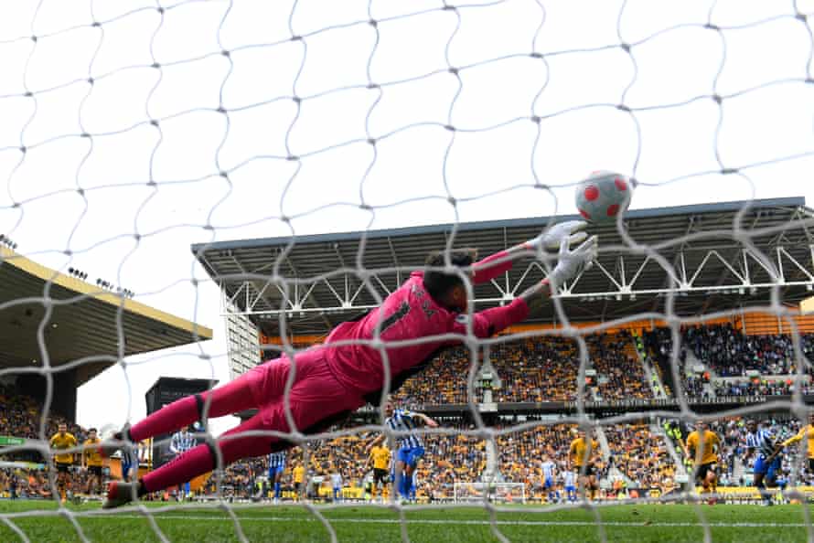 وفاز أليستر ماك أليستر على خوسيه تشافيز من تلك البقعة.