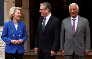 Keir Starmer and Ursula von der Leyen smile at each other as António Costa smiles at photographers