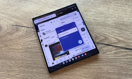 The Samsung Galaxy Z Fold 6 running eight apps on screen at once