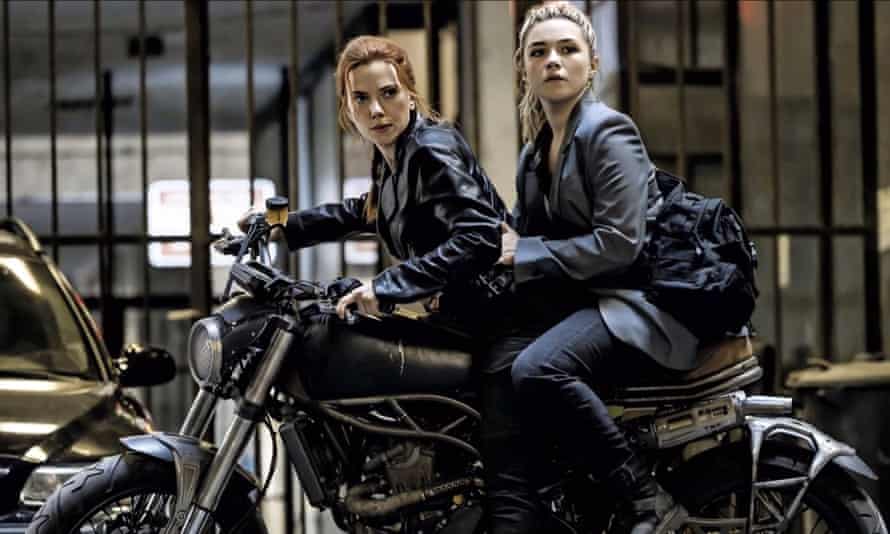 Scarlett Johansson and Florence Pugh in Black Widow.
