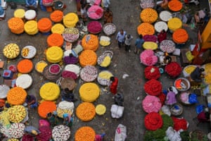 Bangalore, India. Flower sellers in the market ahead of the Makar Sankranti harvest festival