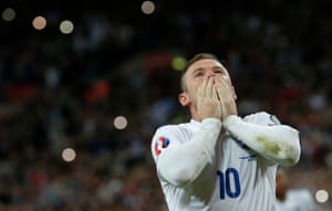 Wayne Rooney celebrates after scoring the penalty