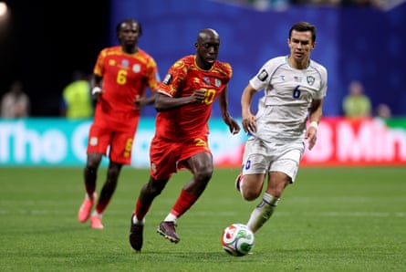 Newcastle’s Yoane Wissa (left) runs with the ball