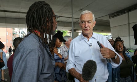 Jon Snow was confronted by local residents while reporting on the Grenfell Tower fire.