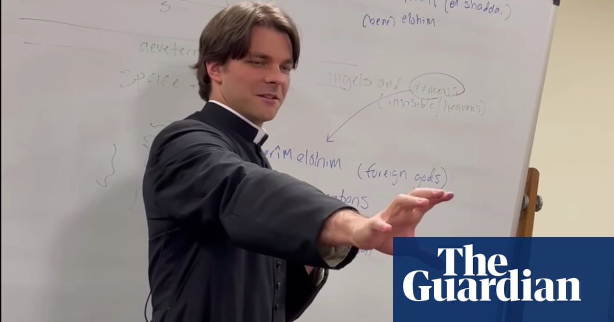 Решението на архиепископа за Алекс Кроу е в рязък контраст