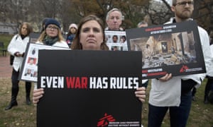 A protest near the White House calls for an independent investigation into the attack on an MSF hospital in Kunduz.