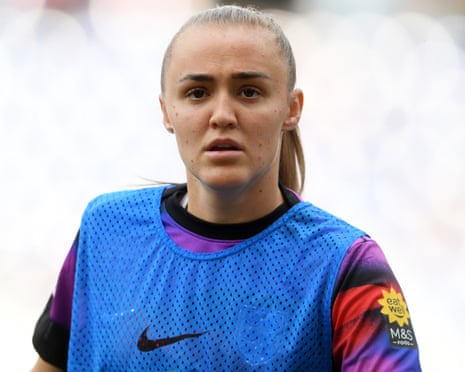 Georgia Stanway warms up before the match between Spain and England