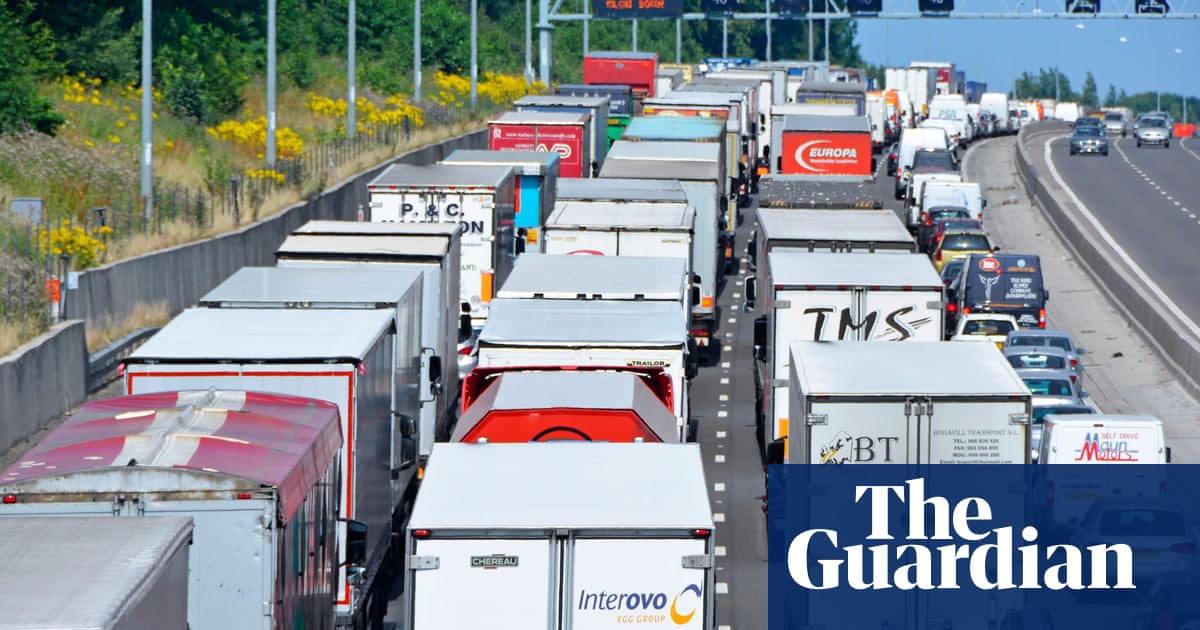 Brexit traffic chaos could force Kent NHS staff to sleep in hospitals | Politics | The Guardian